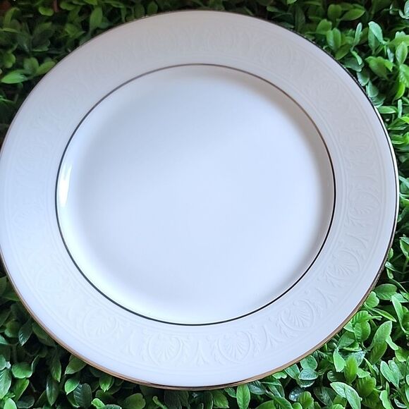 Lenox Hannah Platinum Debut Collection Bread Plate - Picture 1 of 5